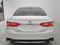 2021 Toyota Camry 2.5G Luxury, белый — фото 16
