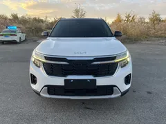 2023 Kia Seltos 1.5L IVT Luxury, белый — фото 2