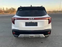 2023 Kia Seltos 1.5L IVT Luxury, белый — фото 5