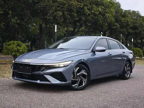 2023 Hyundai Elantra 1.5L CVT LUX Premium