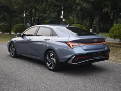 2023 Hyundai Elantra 1.5L CVT LUX Premium — фото 4