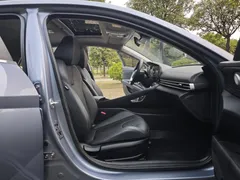 2023 Hyundai Elantra 1.5L CVT LUX Premium — фото 6