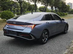 2023 Hyundai Elantra 1.5L CVT LUX Premium — фото 8