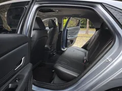 2023 Hyundai Elantra 1.5L CVT LUX Premium — фото 10