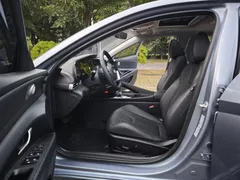 2023 Hyundai Elantra 1.5L CVT LUX Premium — фото 11