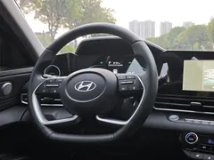 2023 Hyundai Elantra 1.5L CVT LUX Premium — фото 14