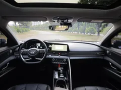 2023 Hyundai Elantra 1.5L CVT LUX Premium — фото 15