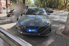 2022 Hyundai Elantra 1.5L CVT LUX Premium — фото 3