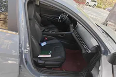 2022 Hyundai Elantra 1.5L CVT LUX Premium — фото 5