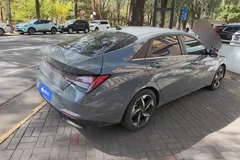 2022 Hyundai Elantra 1.5L CVT LUX Premium — фото 8