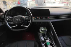 2022 Hyundai Elantra 1.5L CVT LUX Premium — фото 13