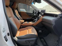 2023 Toyota Venza 2.0L CVT 2WD Premium, белый — фото 10
