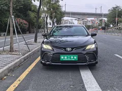 2023 Toyota Camry 2.0G Luxury, чёрный — фото 2