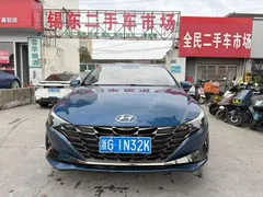 2022 Hyundai Elantra 1.5L CVT LUX Black Knight Limited Edition, синий — фото 2