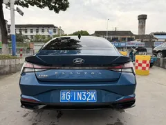 2022 Hyundai Elantra 1.5L CVT LUX Black Knight Limited Edition, синий — фото 4