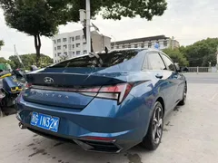 2022 Hyundai Elantra 1.5L CVT LUX Black Knight Limited Edition, синий — фото 5