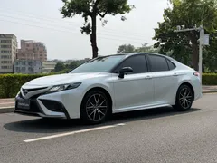 2022 Toyota Camry 2.5S Fashion, белый — фото 1