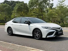 2022 Toyota Camry 2.5S Fashion, белый — фото 3