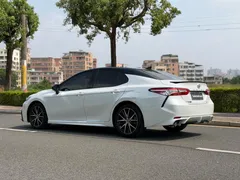 2022 Toyota Camry 2.5S Fashion, белый — фото 4