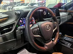 2022 Lexus ES 200 Luxury — фото 5