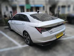 2022 Hyundai Elantra 1.5L CVT LUX Premium, белый — фото 4