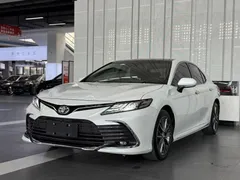 2023 Toyota Camry 2.5G Luxury, белый — фото 1