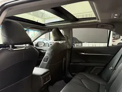 2023 Toyota Camry 2.5G Luxury, белый — фото 5