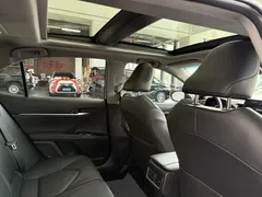2023 Toyota Camry 2.5G Luxury, белый — фото 6