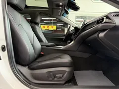 2023 Toyota Camry 2.5G Luxury, белый — фото 7