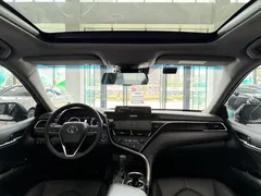 2023 Toyota Camry 2.5G Luxury, белый — фото 8