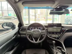 2023 Toyota Camry 2.5G Luxury, белый — фото 9