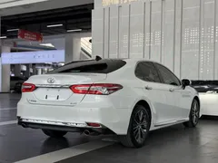 2023 Toyota Camry 2.5G Luxury, белый — фото 11