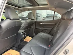 2021 Toyota Camry 2.5G Luxury — фото 5