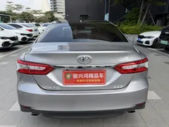 2021 Toyota Camry 2.5G Luxury — фото 15