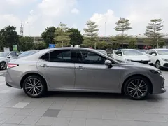 2021 Toyota Camry 2.5G Luxury — фото 17