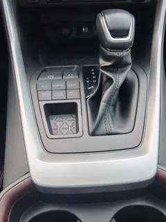 2021 Toyota RAV4 2.0L CVT 4WD Premium, белый — фото 7