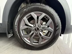 2023 Kia Seltos 1.5L IVT Luxury, белый — фото 26