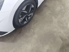 2021 Hyundai Elantra 1.5L CVT LUX Premium, белый — фото 4