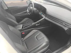 2021 Hyundai Elantra 1.5L CVT LUX Premium, белый — фото 11
