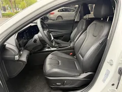 2022 Hyundai Elantra 1.5L CVT LUX Premium, белый — фото 7