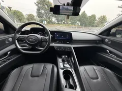 2022 Hyundai Elantra 1.5L CVT LUX Premium, белый — фото 8