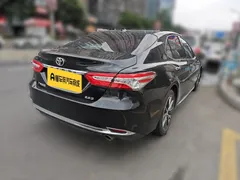 2023 Toyota Camry 2.5G Luxury, чёрный — фото 2
