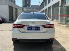 2021 Toyota Camry 2.5G Luxury, белый — фото 7
