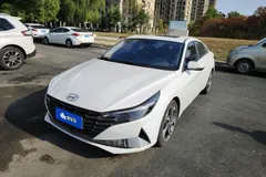 2021 Hyundai Elantra 1.5L CVT LUX Premium, белый — фото 1