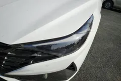 2021 Hyundai Elantra 1.5L CVT LUX Premium, белый — фото 2