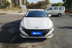 2021 Hyundai Elantra 1.5L CVT LUX Premium, белый — фото 3