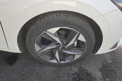 2021 Hyundai Elantra 1.5L CVT LUX Premium, белый — фото 5