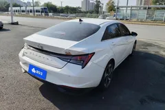 2021 Hyundai Elantra 1.5L CVT LUX Premium, белый — фото 9