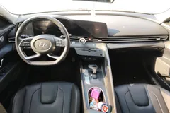 2021 Hyundai Elantra 1.5L CVT LUX Premium, белый — фото 13
