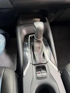 2021 Toyota Corolla 1.5L CVT GR SPORT, белый — фото 21